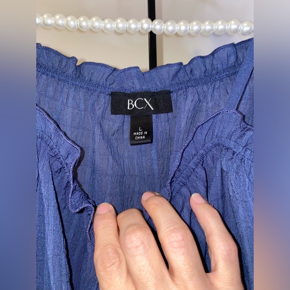 Off the Shoulder in a pretty blue color and tie waist - Size Large - NWT / BCX - Picture 4 of 9